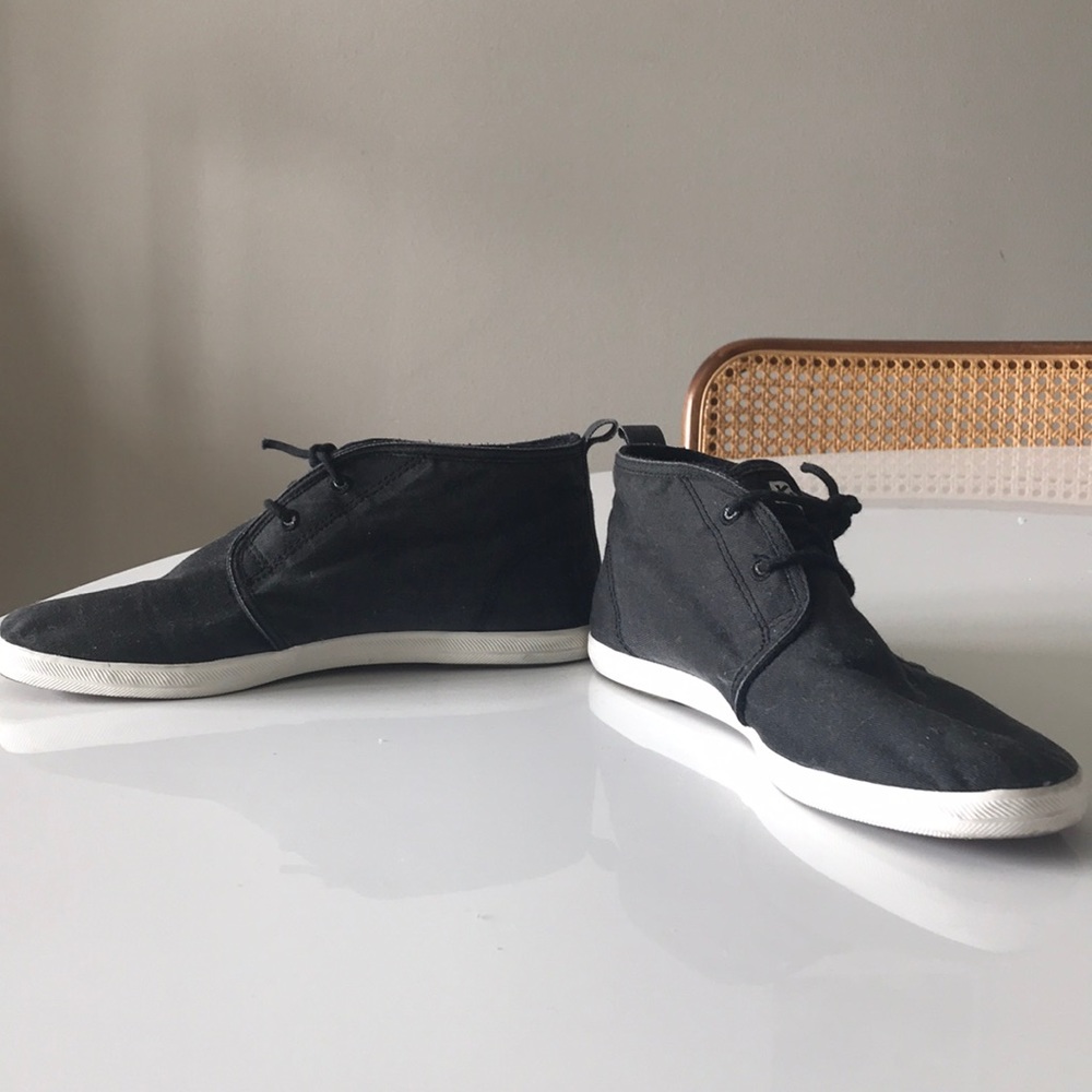 LIKE NEW “KEDS” Gray  Lace-Up Canvas Sneaker - Picture 4 of 8